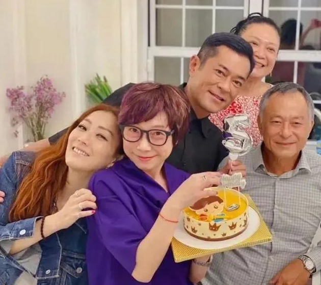 古天乐晒庆生照,穿黑衬衣面僵似假人,曾羞辱翁虹20分钟致其崩溃