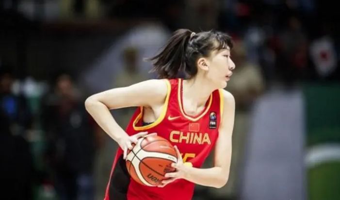 FIBA官网公布中国女篮世界杯12人名单：内线双塔领衔 李梦在列