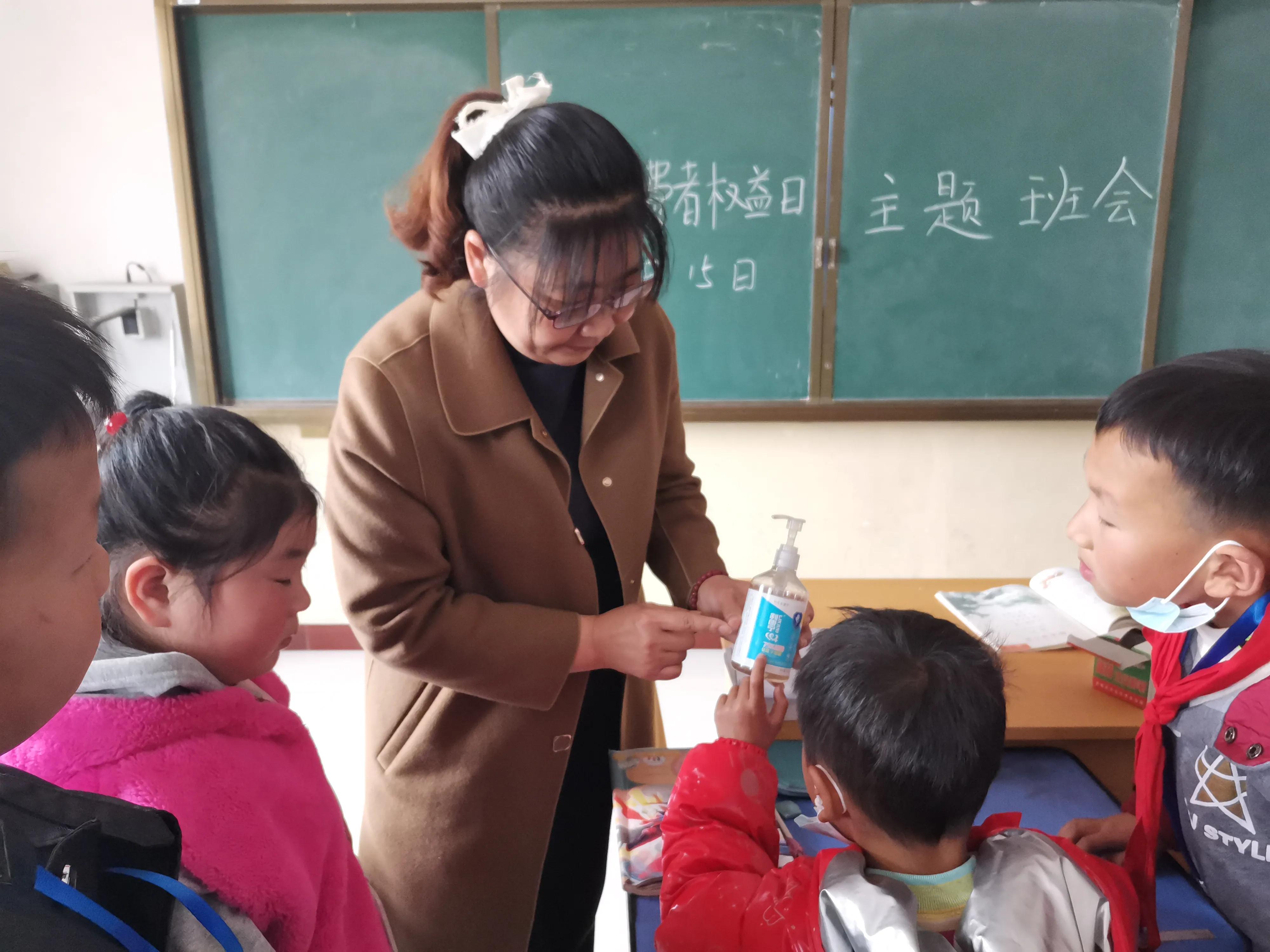 山亭區(qū)鳧城鎮(zhèn)付莊小學(xué)“315國(guó)際消費(fèi)者權(quán)益日”(圖1) 山亭區(qū)鳧城鎮(zhèn)付莊小學(xué)“315國(guó)際消費(fèi)者權(quán)益日”(圖1)