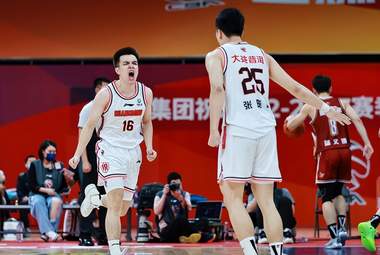 cba廣東人員圖片（25歲才被朱芳雨選中！廣東小伙曾茂洲，打了4場CBA了，表現(xiàn)如何？）