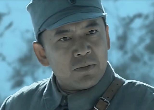 李雪三中将返乡寻亲，却只见门口一陌生木匠，警卫员持枪对天扫射