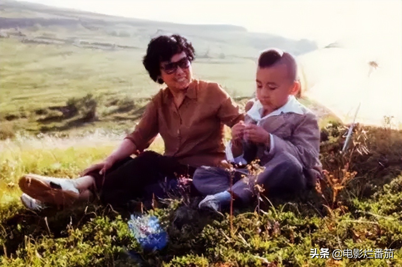 红极一时的童星，纷纷找出路，有的当上CEO，有的沦落街头摆地摊