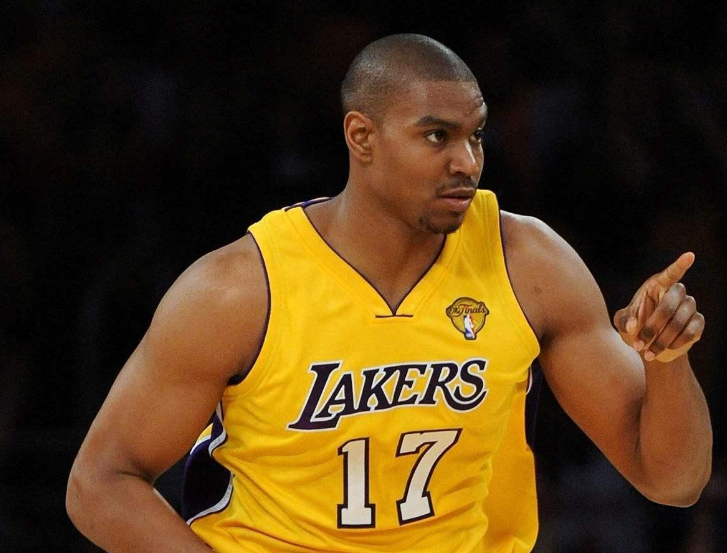 为什么nba球员越来越年轻（难以超越的经典！盘点NBA最年轻的十大纪录：年仅22岁就拿到MVP）-趣拿体育