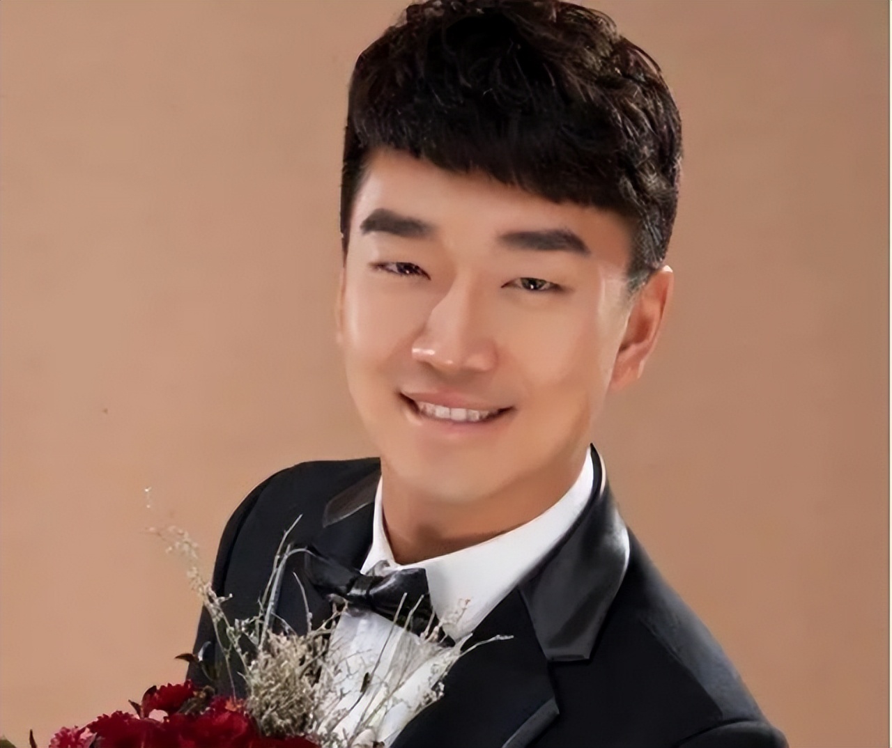 央视主持邱园园：为了孩子放弃治癌，26岁在孩子百日宴离世