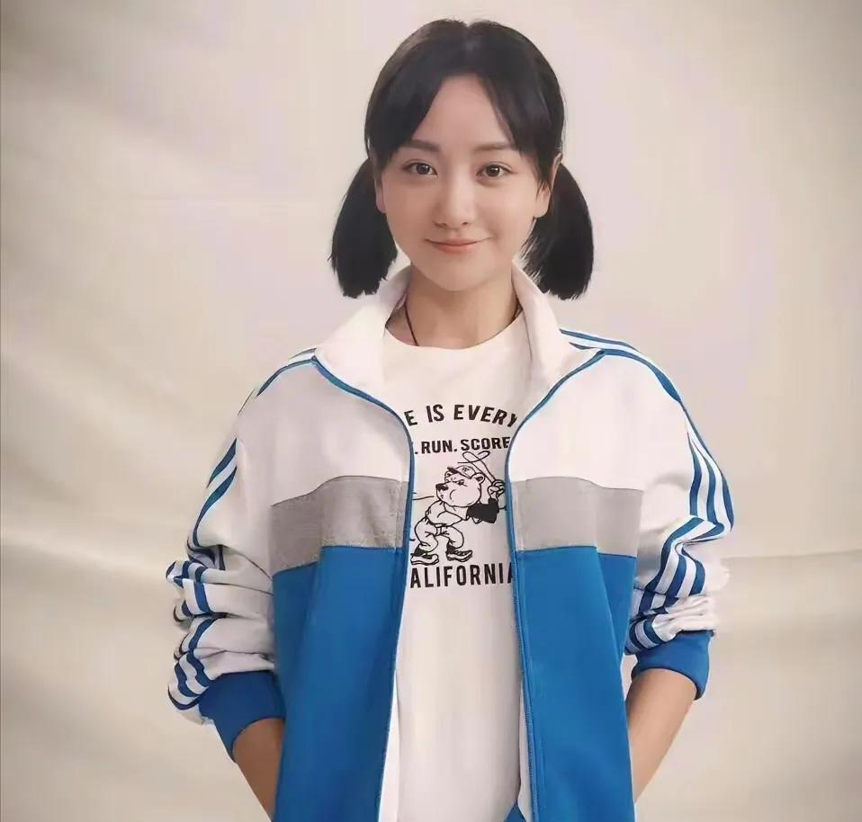 30岁以上还能演学生妹的女星，只服这5位，辨识度高不说，还灵动