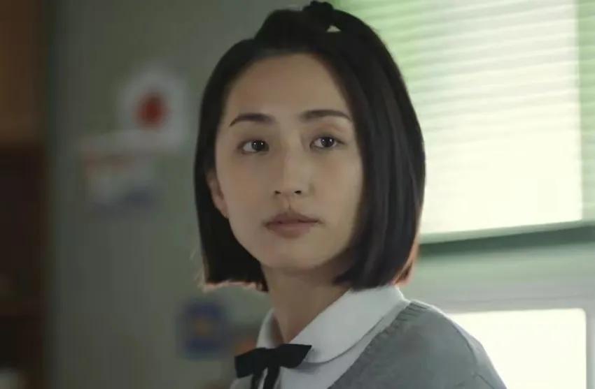 30岁以上还能演学生妹的女星，只服这5位，辨识度高不说，还灵动