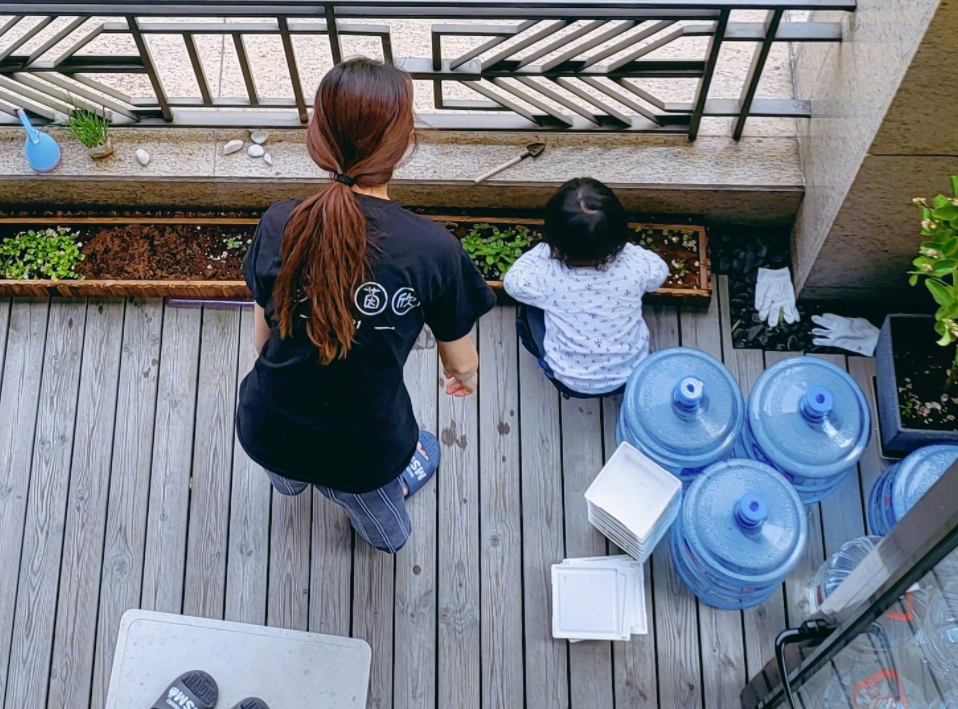 48����ٷҺ�լ���ֲˣ�ͽ�����鼦�������ϣ����Կ�ȪˮͰ��һ��