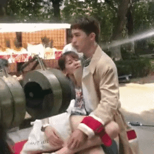 打戏无力、假吃、用十个替身，比起老戏骨，这些流量演员太拉跨了