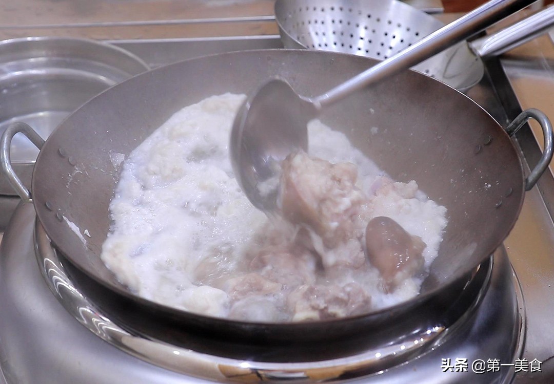 冬天多熬这5种汤，孩子喝了补钙，大人喝了减脂，营养丰富又美味