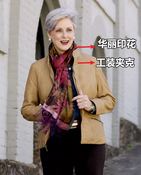 衣品好的女人不怕老，瞧这位身材微胖的白发奶奶，气质远超同龄人