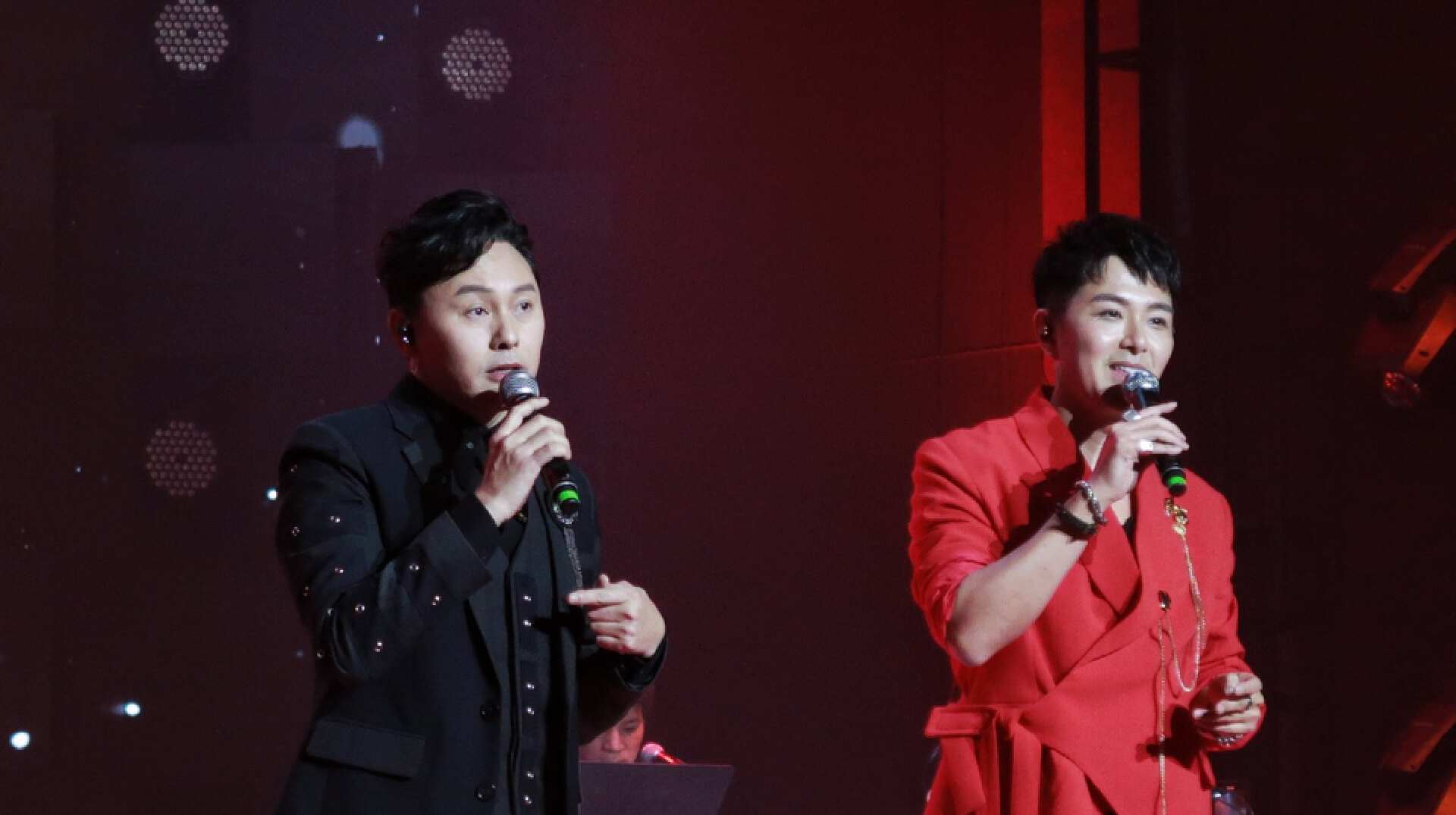 超时空男臣粤语高清全集(演唱会迟到20年！TVB知名男星广州开个唱，多位港星做嘉宾撑场)
