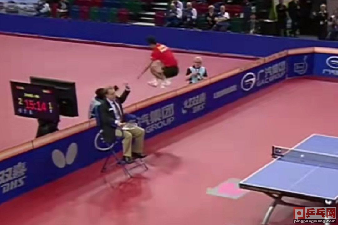 张继科vs马龙2016（马龙张继科7局大战，2015德国公开赛马龙大逆转，张继科跳出档板）