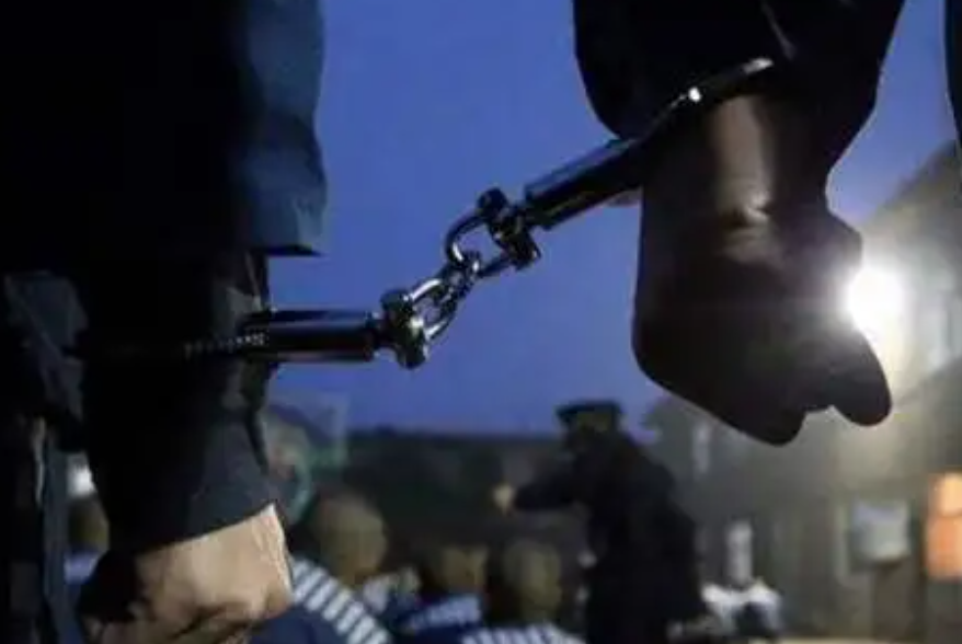 山西黑老大敛财12亿，7次减刑出狱时小弟放鞭炮，最后被妻子举报