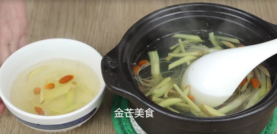 葱根是个宝，用开水煮一煮，原来作用这么厉害，不要再扔掉了