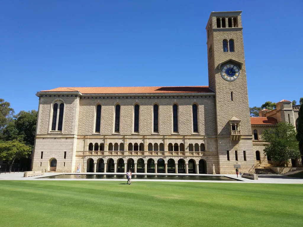 留学生如何选择院校？澳洲各地区留学成本汇总，你会选择哪一所？