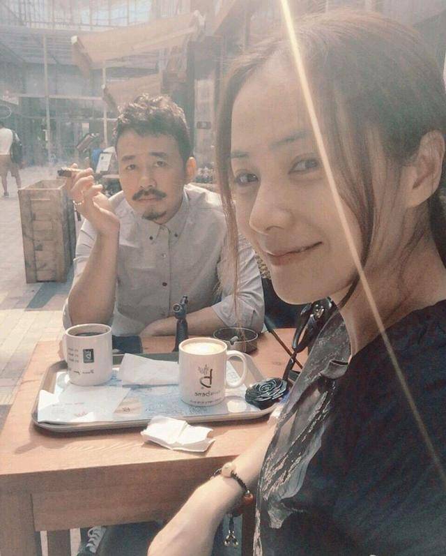 51岁"康祁耀"和45岁"黄菲"要生二胎?两人戏外人生截然相反