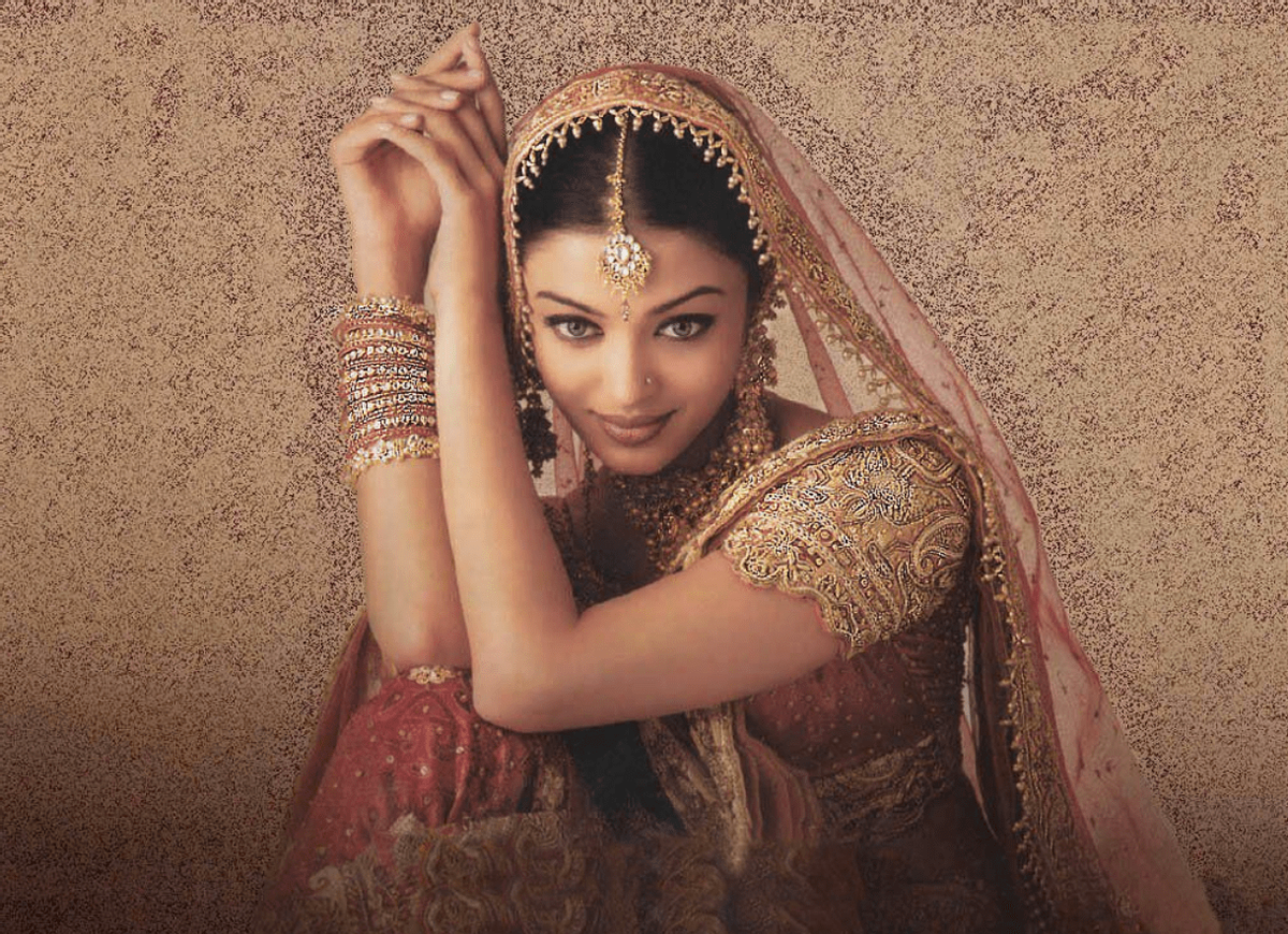 印度第一美人:"二婚"嫁给小3岁豪门丈夫,4年后生女被婆婆嫌弃