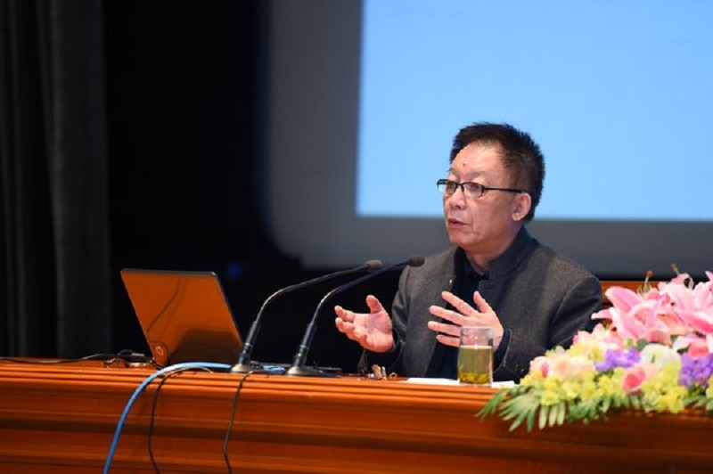 副教授易中天为何离开武汉大学？他接受采访说：武汉天气不好