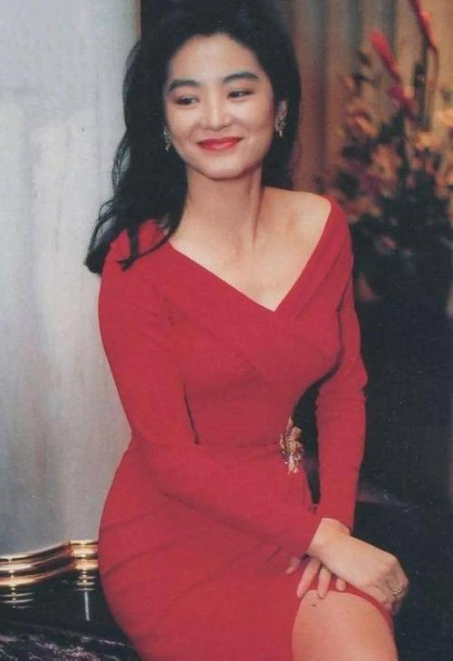 被“丑脖子”拖累的7位女星，明明长得如花似玉，合照却输太惨