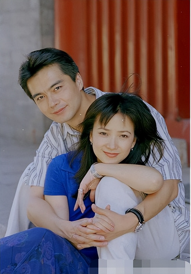 许亚军:4段婚姻2个孩子,与何晴离婚后,他的婚姻状况怎样了?