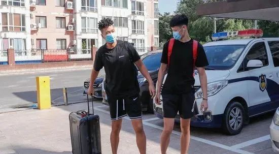 篮球比赛一队得多少人（中国男篮又有重大决定！一队50人！真要玩命打进奥运会）