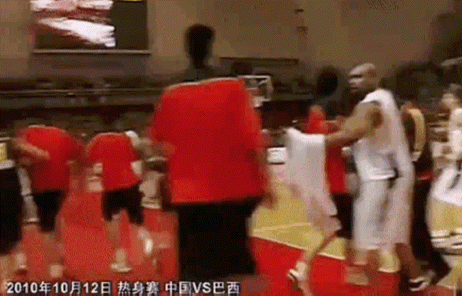 2010年男籃亞運會（為張慶鵬出頭，軍體拳打退巴西，回顧朱芳雨2010年球場打架事件）