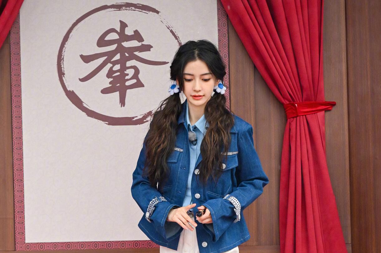 蔡徐坤的“蠢萌”，秦霄贤的“不自知”，让这期《跑男》彻底封神