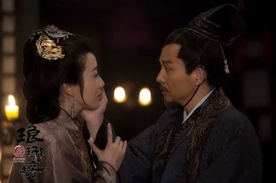 52岁帅大叔《开端》里演技炸裂:初婚净身出户,39岁二婚娶小娇妻,却因摸小鲜肉手上了热搜