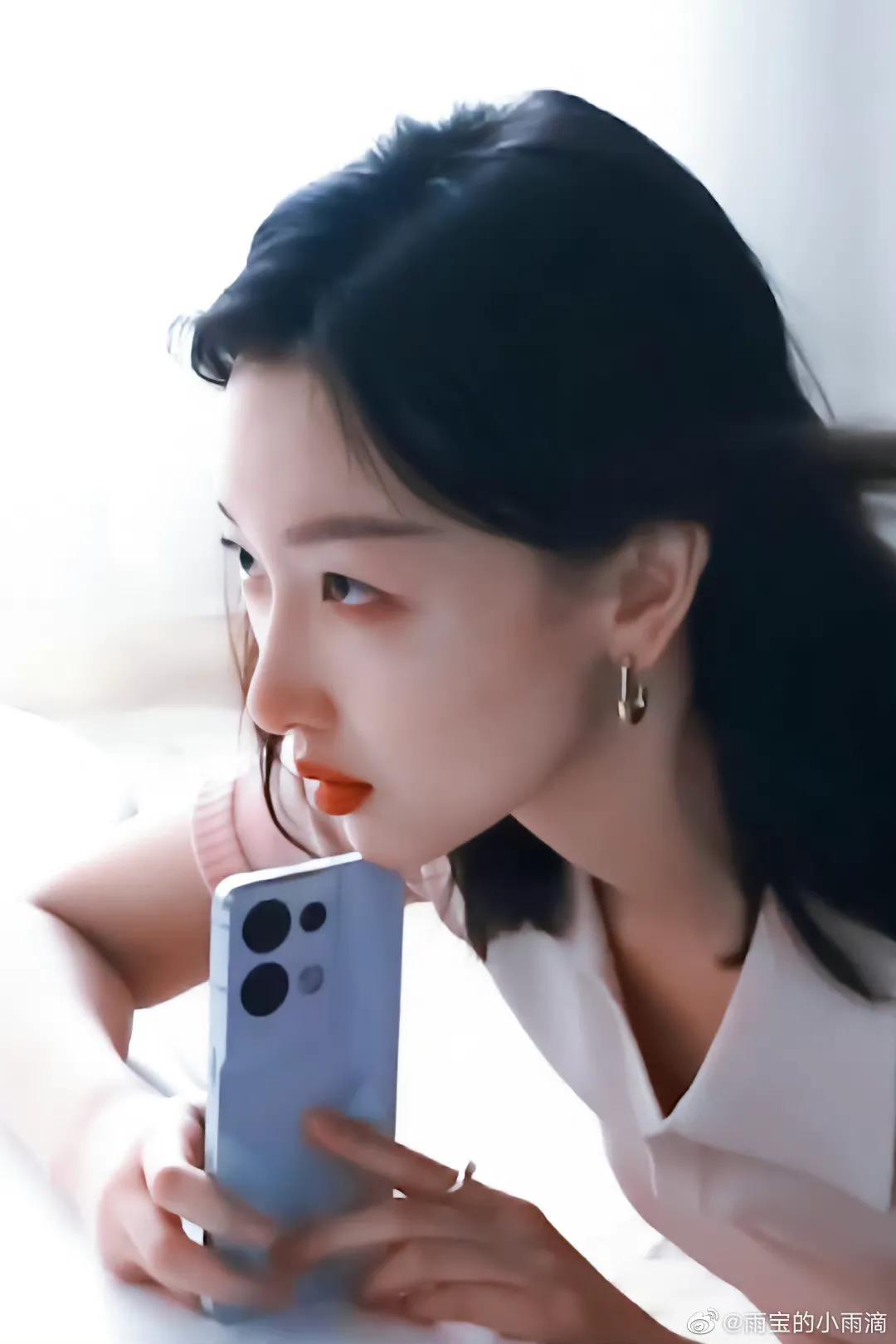 美女明星 周冬雨的眼睛配脸型真的是绝配太美了