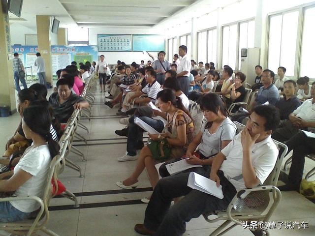 驾照考试，“网上预约”和“驾校报名”有啥区别？可别选错了