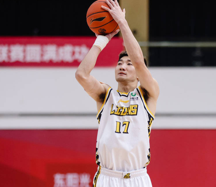 今年cba哪个队赢了（山东24分击溃广厦赢卡位战升至联盟第九 吉伦沃特30+6孙铭徽24+8）