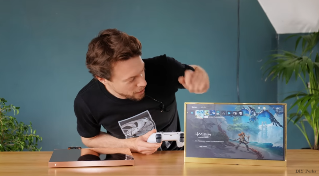 大神自制索尼 PS5 Slim 游戏机：闪亮铜制外壳，仅 2 厘米厚