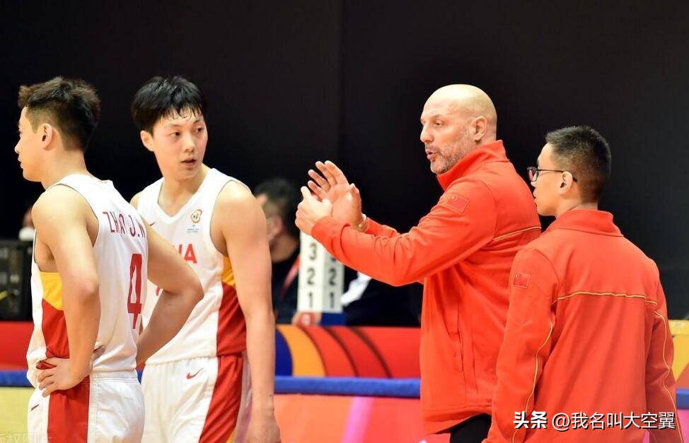 男籃世界杯胡明軒為什么不參加（中國男籃：胡明軒落選十二人大名單的原因，小說都不敢這么寫）