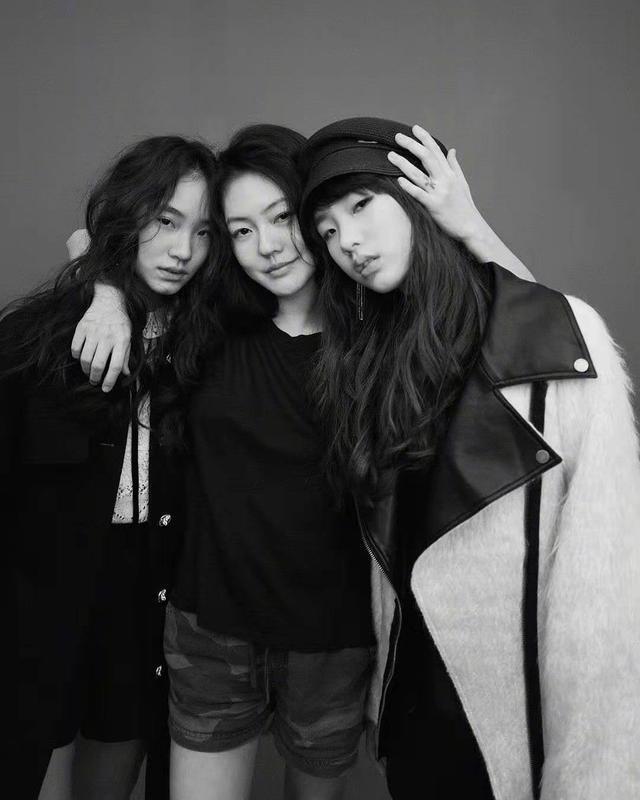 小s偏心表白二女儿！最新画作曝光太厉害，终于艳压俩姐妹成焦点