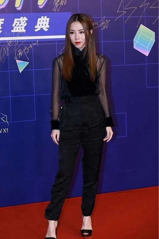 “皮裤女神”：邓紫棋一点都不低调，反而很有气场