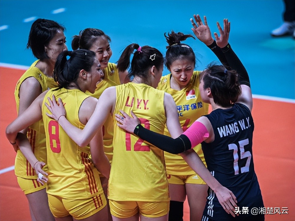 中国女排0-3输美国队，两人被批评上热搜，官媒给出了合理的解答