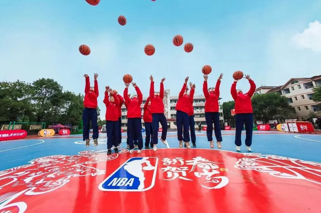 nba有哪些高科技(NBA开启篮宇宙时代！超级黑科技成75周年盛典最炫酷看点)