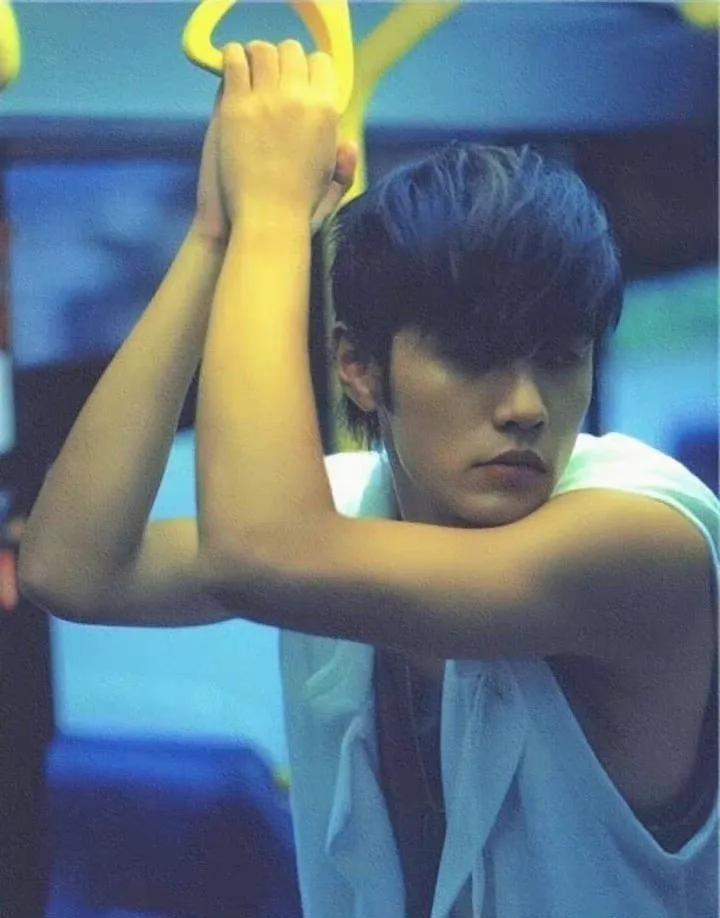 哥年轻时周杰伦