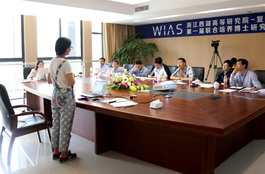 考研复试考生把导师“逗乐”，证明老师很满意？研究生学姐：天真