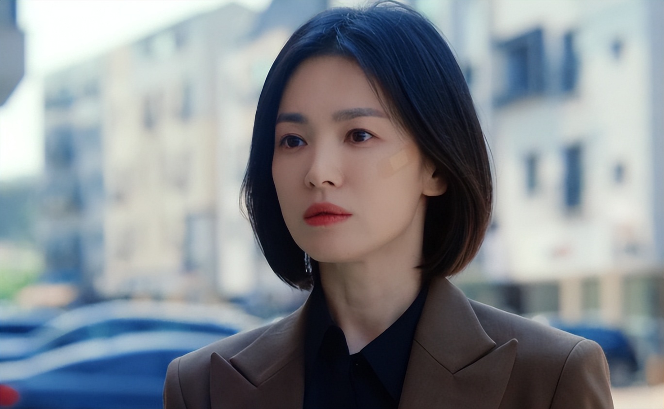 洛城生死恋李秉宪完整版(宋慧乔拿下"百想视后",3段感情成过往,41岁