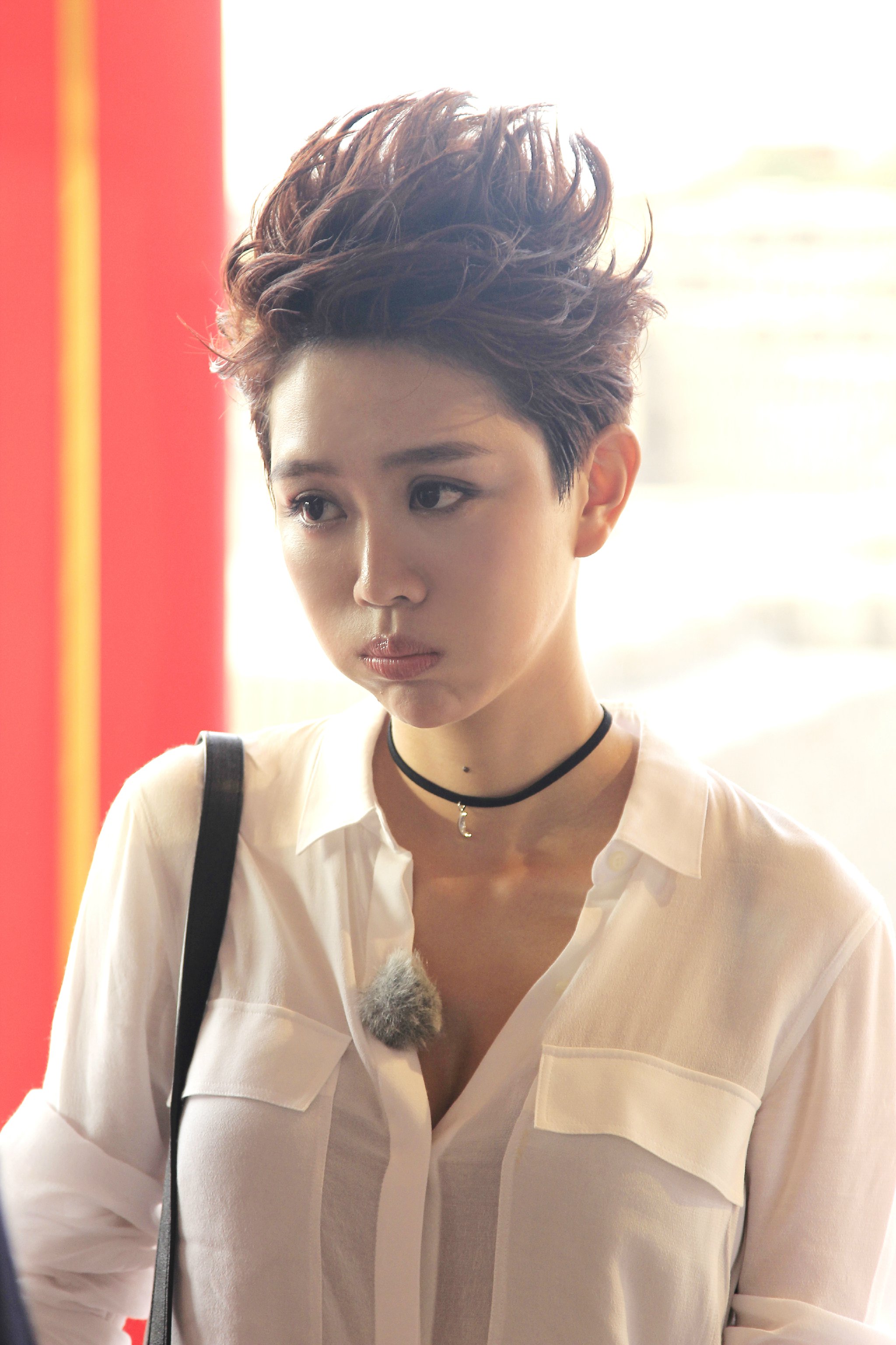 朱雨辰:选对象要看母亲脸色,如今44岁仍单身,躺狗窝里崩溃大哭