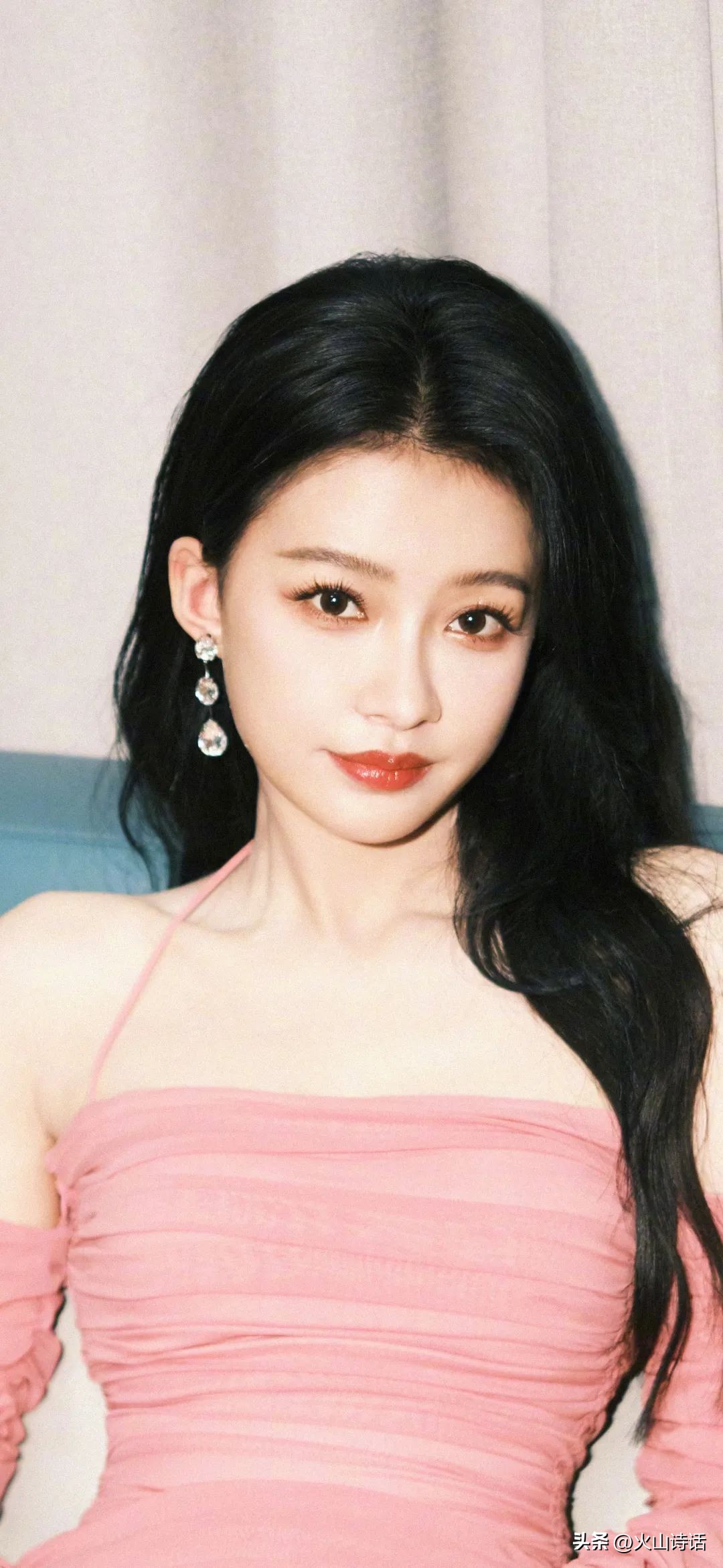 孙怡抹胸裙装好气质!写真实在太惊艳了,好养眼啊!