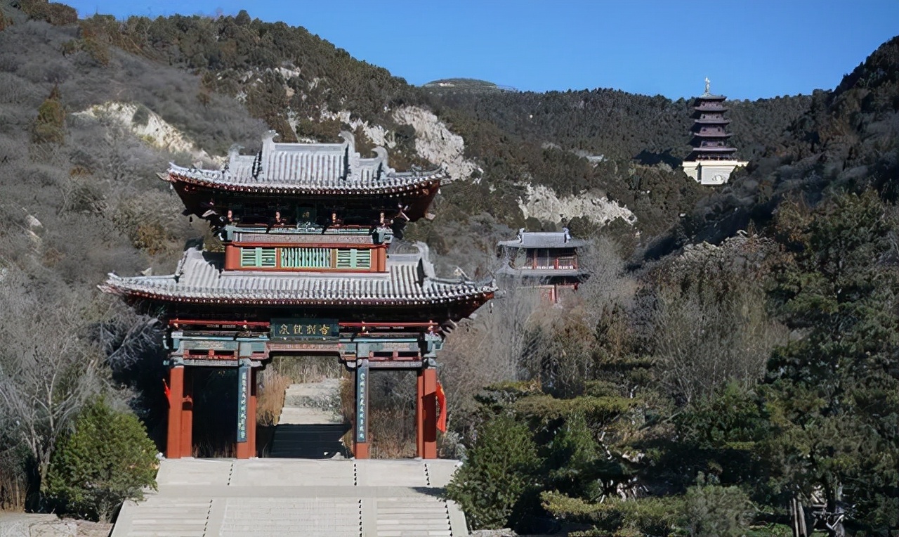 山色倾城，溪水淙淙，如此美艳的太山，千万别错过