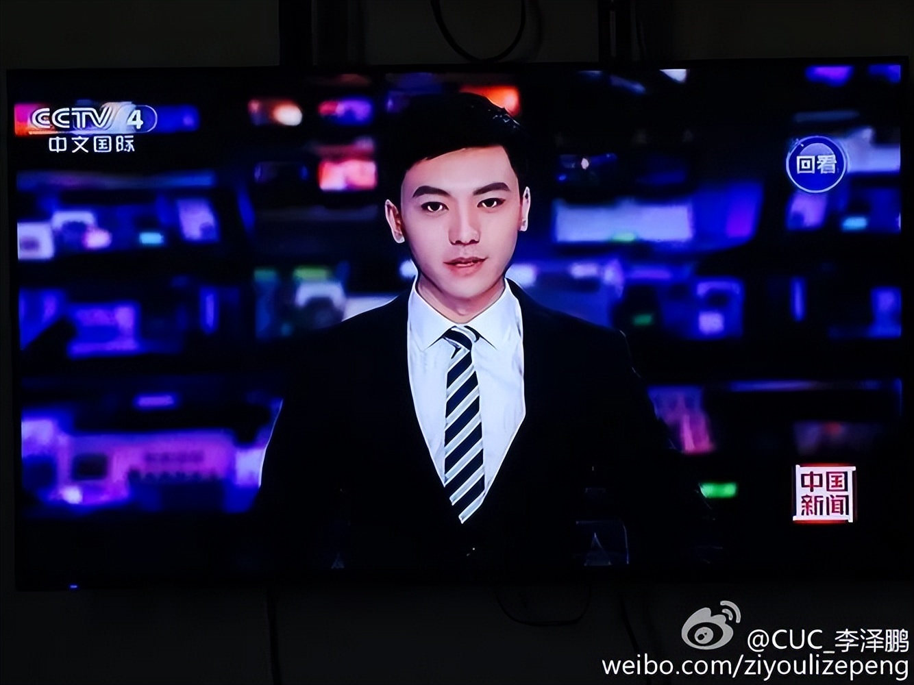 央视90后男主播李泽鹏爆红：明明可以靠脸吃饭，却要靠才华