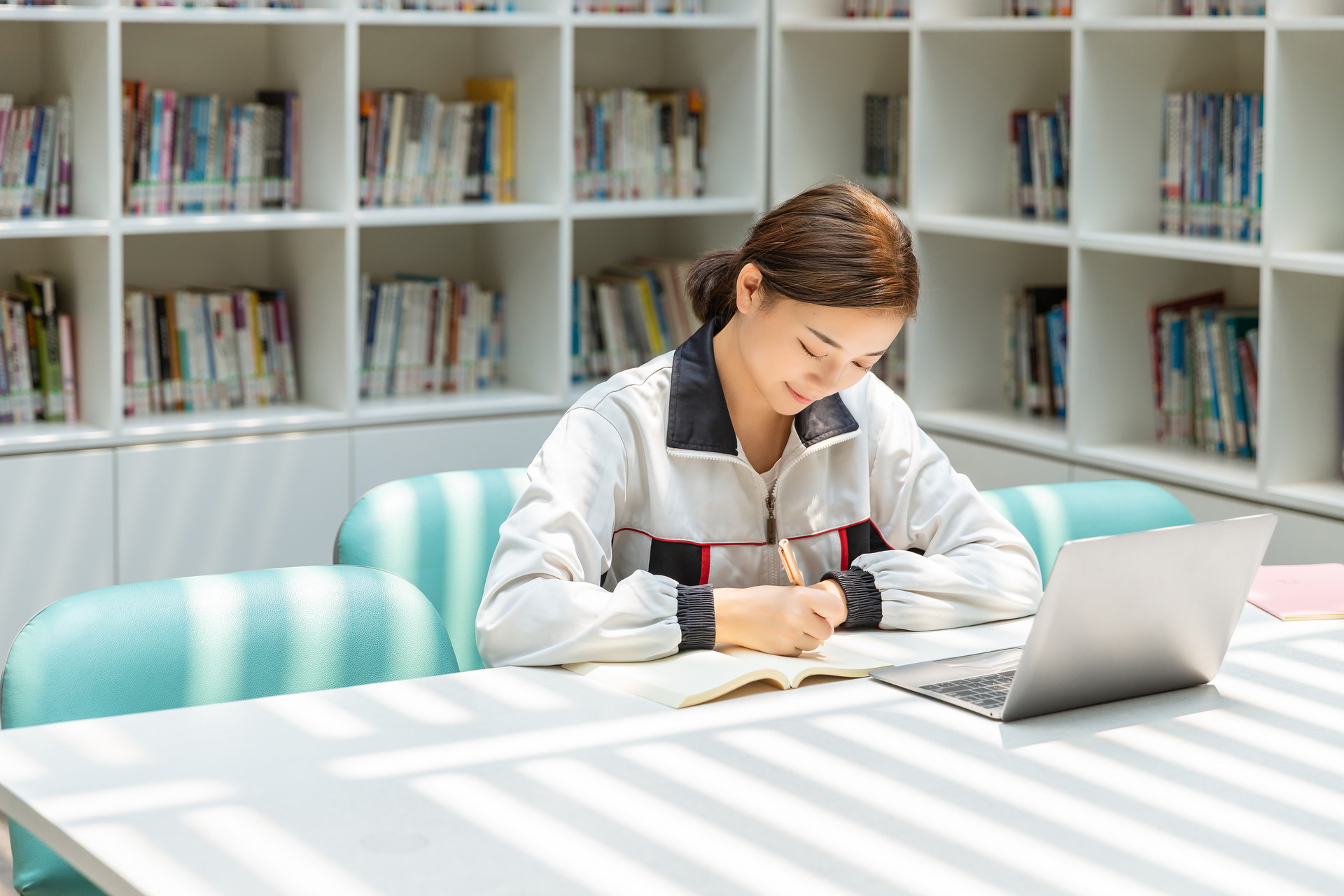 成考本科毕业证是怎样的，国家真的承认吗？