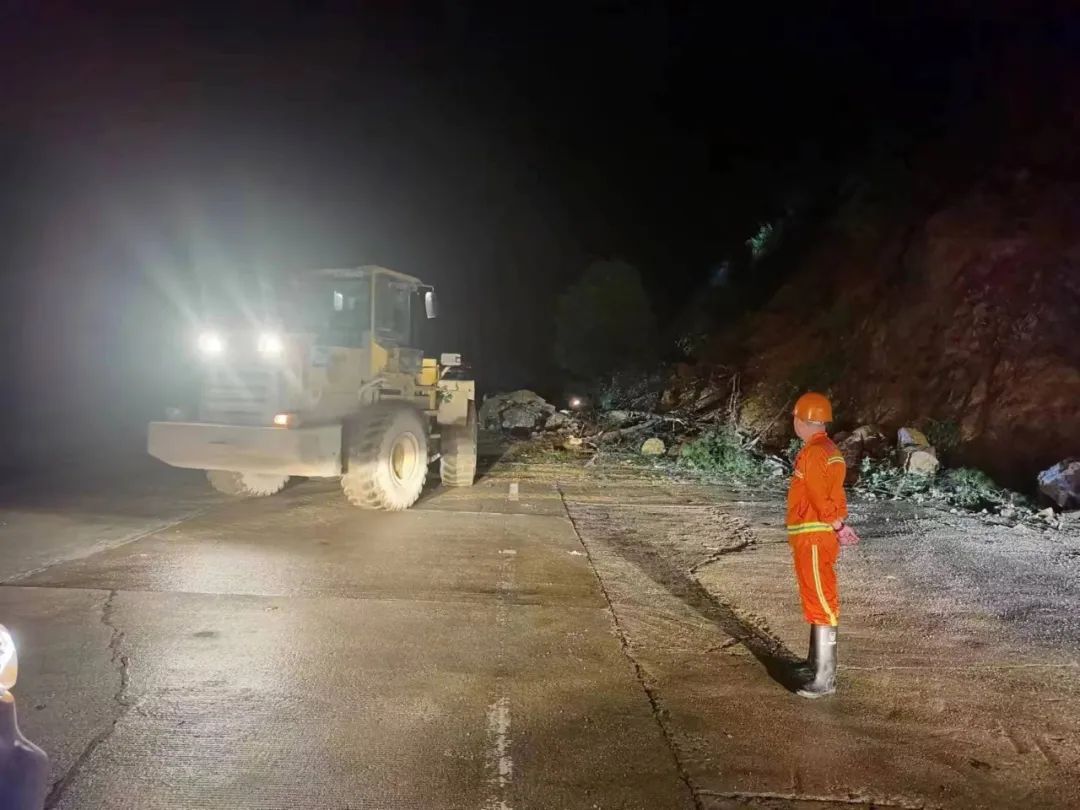 防灾减灾 | 连城公路中心：雨夜紧急抢险 保障道路畅通