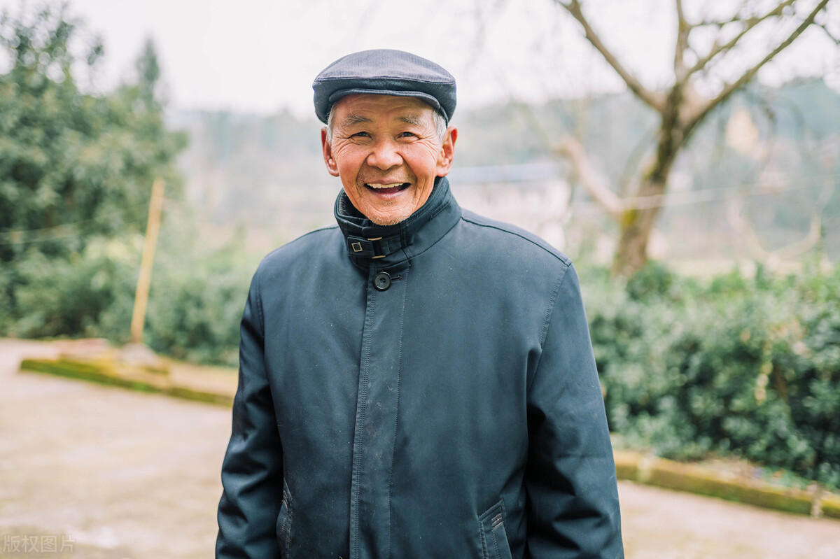 河南长寿村107岁老人,耳聪目明,身体倍儿棒,平时最爱吃"4宝"