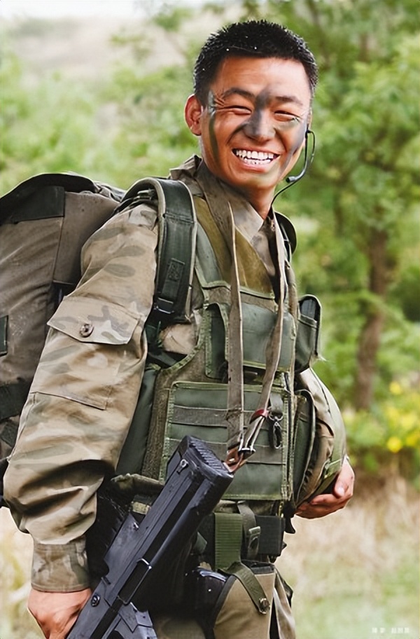 5导演:康洪雷主演:王宝强,段奕宏,张译没有一部军旅题材的电视剧像它