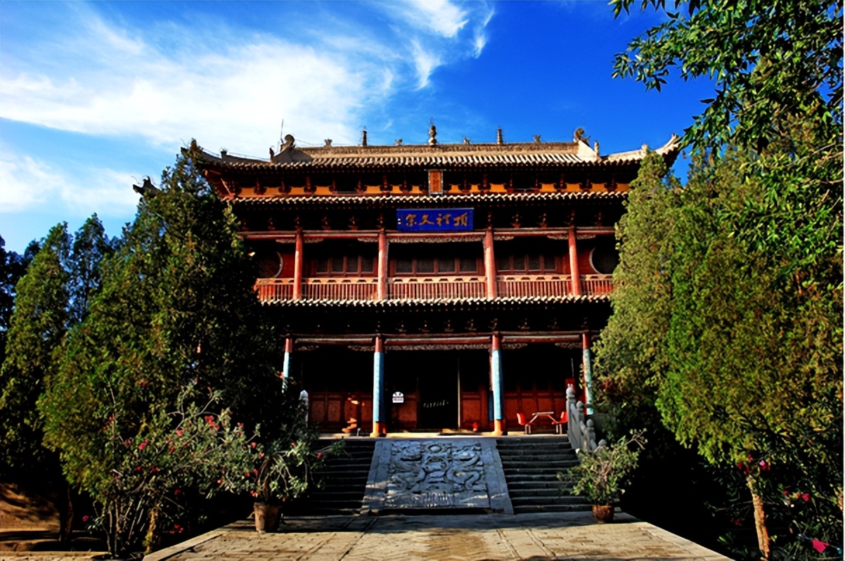 景点有文昌宫,山门,崇圣祠,大成殿,戟门,棂星门,状元桥,泮池,尊经阁