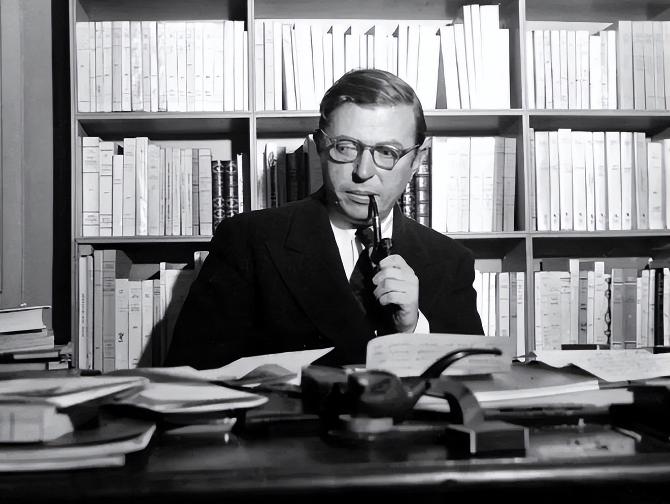 1964年，“20世纪的良心”萨特，拒绝了诺贝尔文学奖，令人钦佩